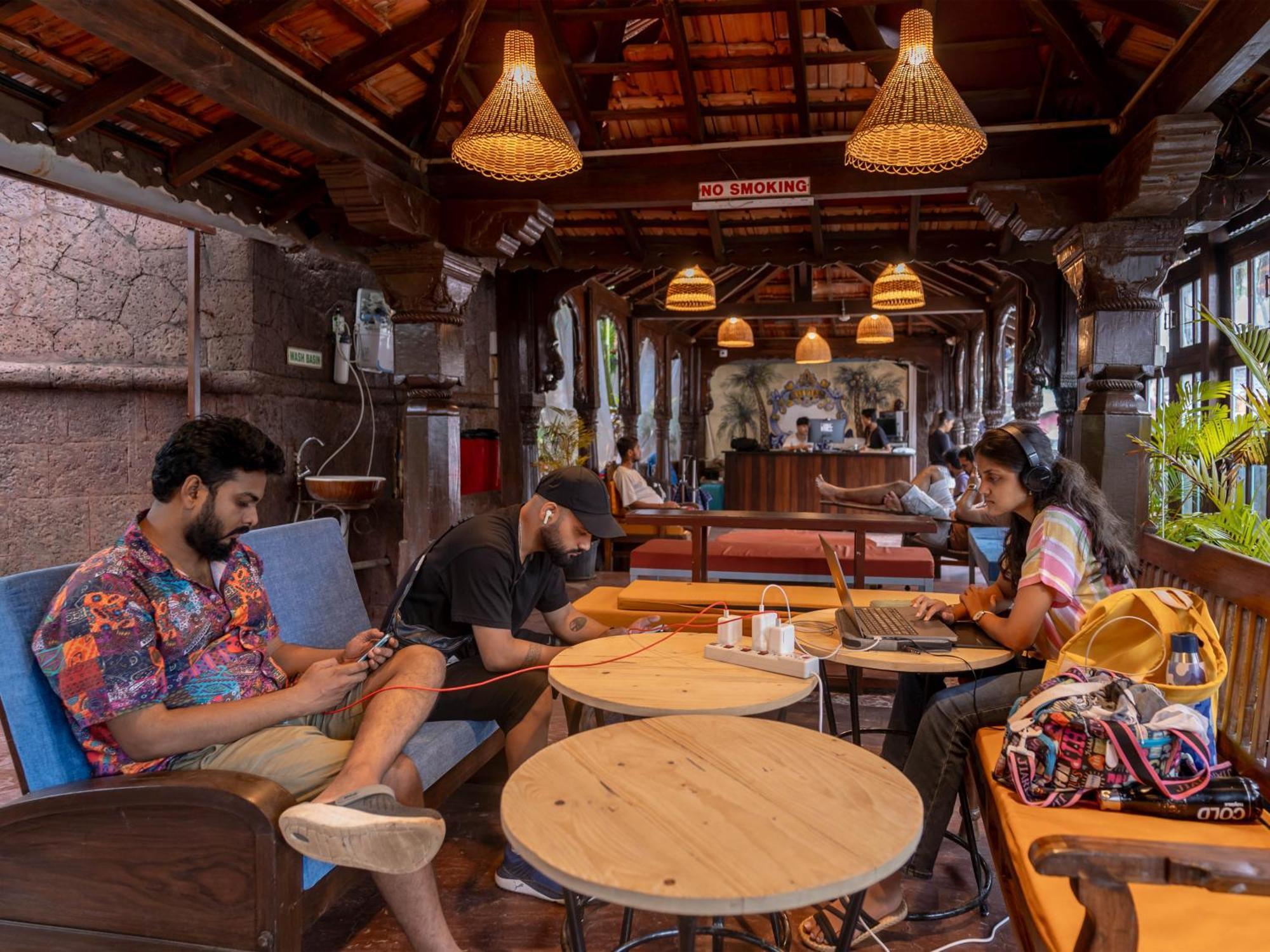 Madpackers Goa Anjuna - Bar Εξωτερικό φωτογραφία
