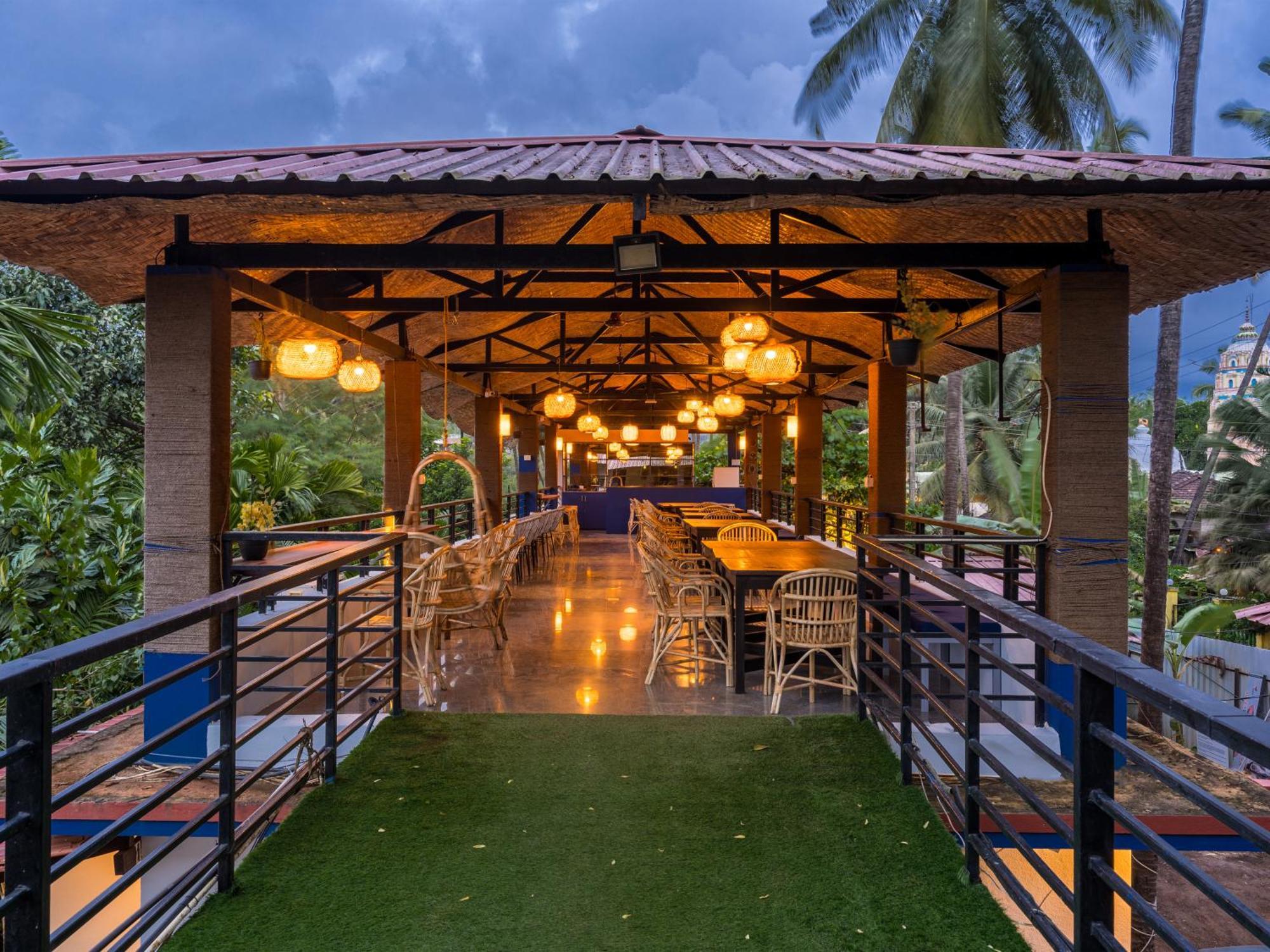 Madpackers Goa Anjuna - Bar Εξωτερικό φωτογραφία
