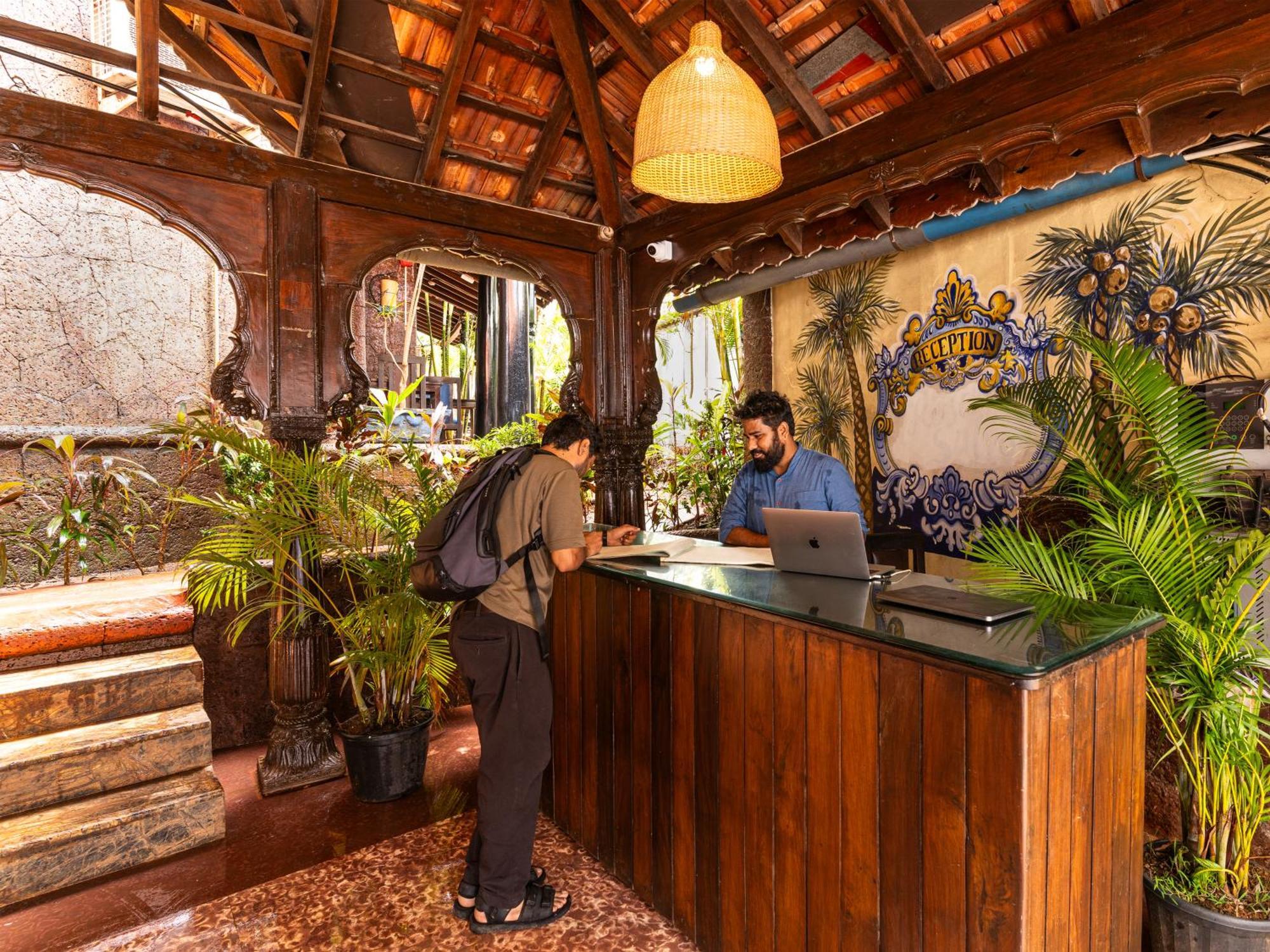 Madpackers Goa Anjuna - Bar Εξωτερικό φωτογραφία