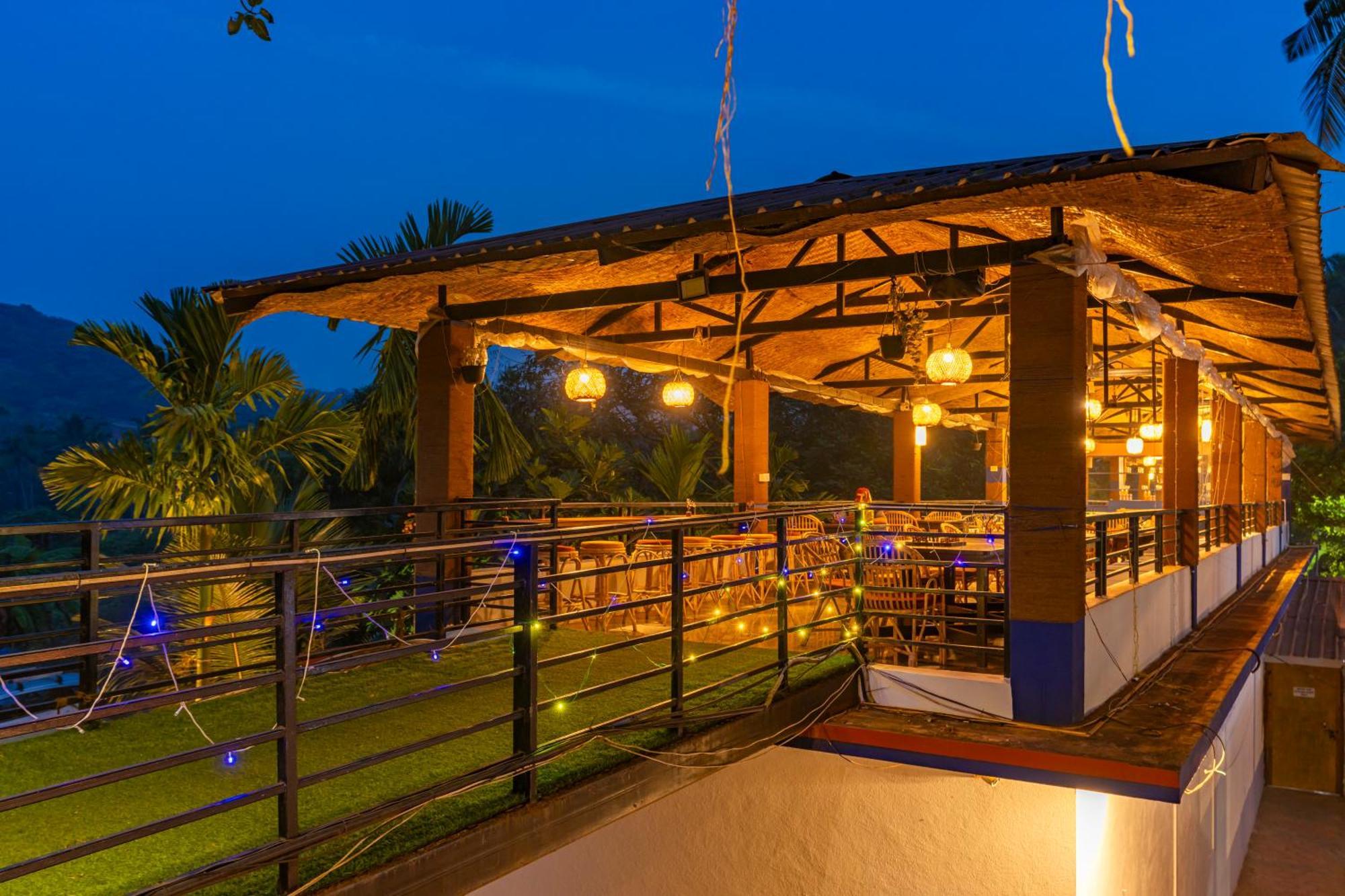 Madpackers Goa Anjuna - Bar Εξωτερικό φωτογραφία